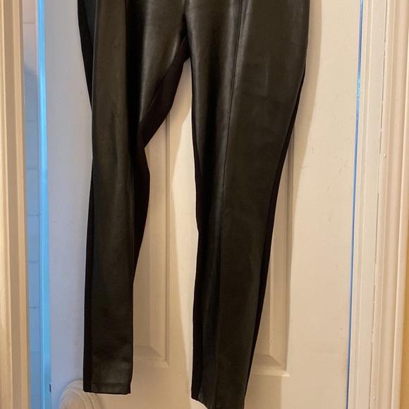 Front is Faux leather leggings with seams on front and back - Picture 2 of 4